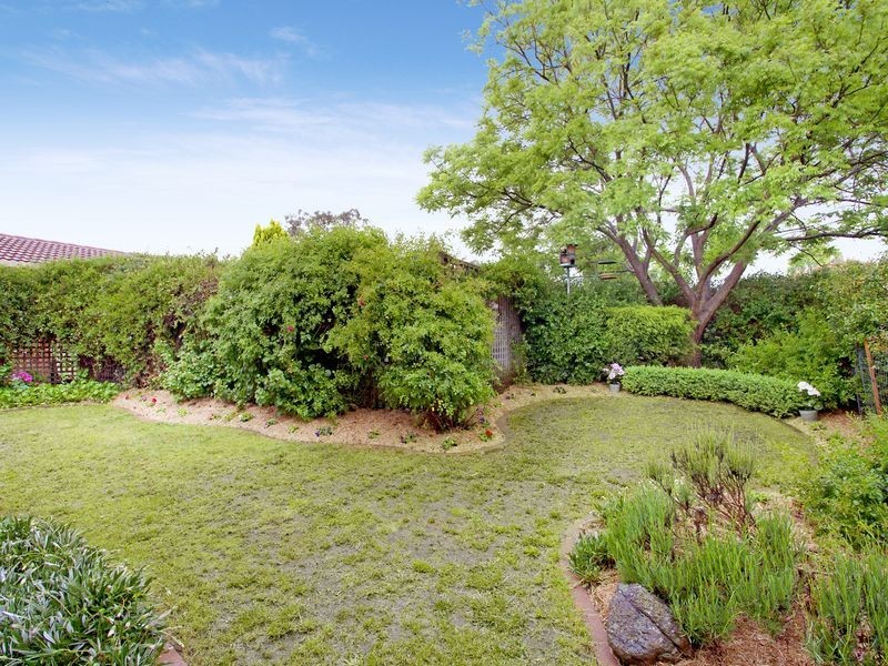 2/103 Bicentennial Drive, Jerrabomberra NSW 2619