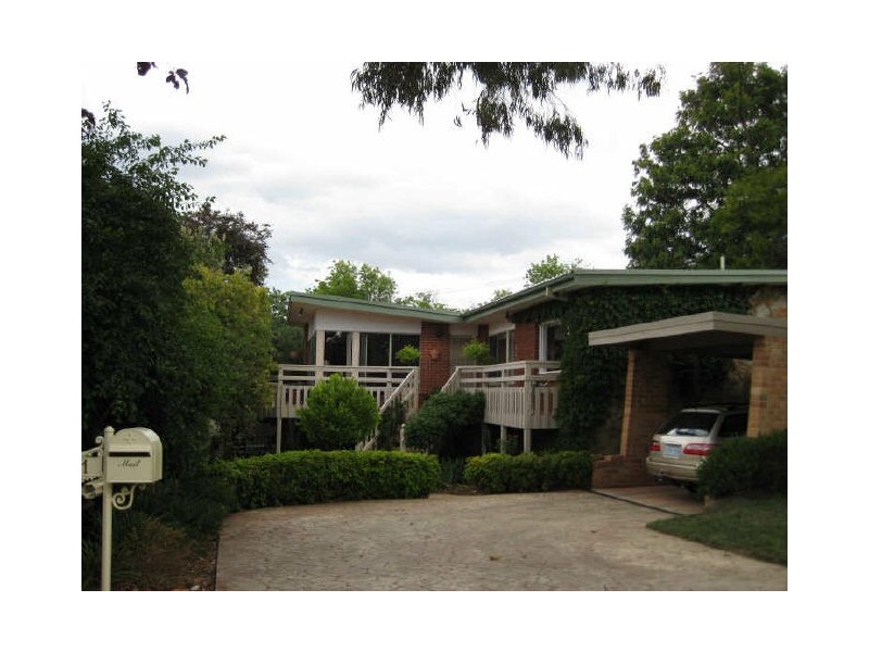 11 Mosman Place, Narrabundah ACT 2604