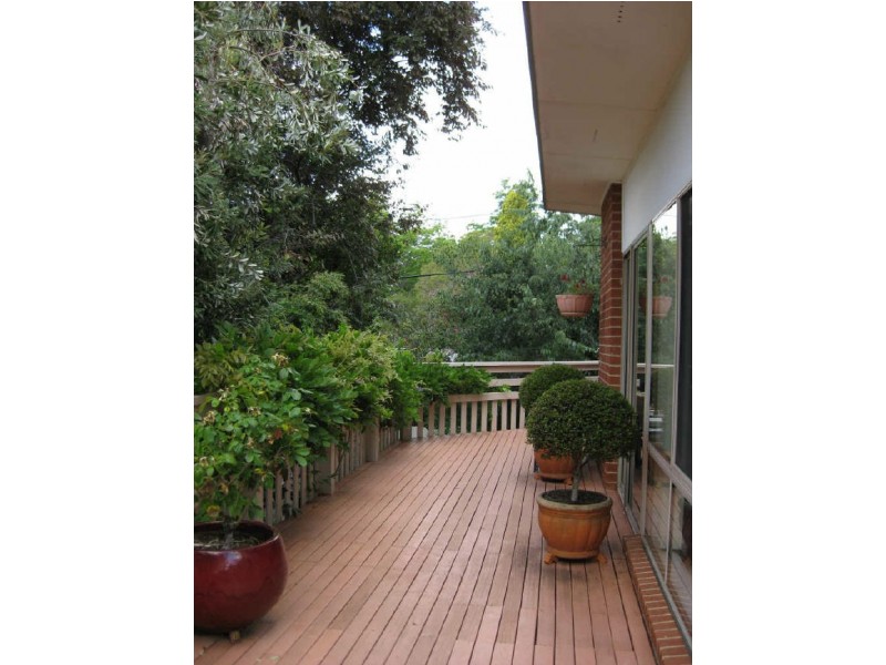 11 Mosman Place, Narrabundah ACT 2604