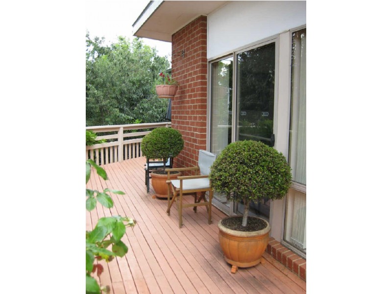 11 Mosman Place, Narrabundah ACT 2604