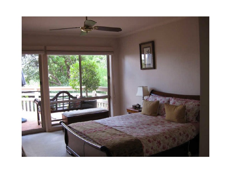 11 Mosman Place, Narrabundah ACT 2604