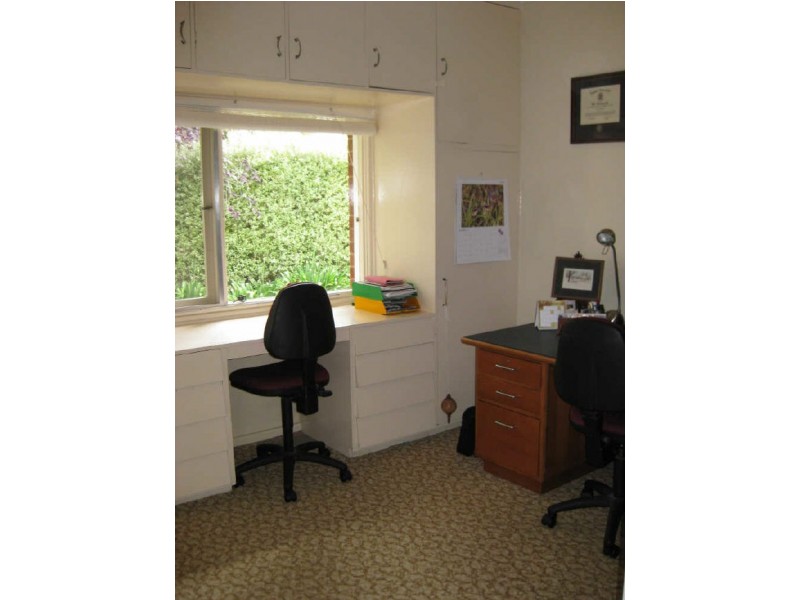 11 Mosman Place, Narrabundah ACT 2604