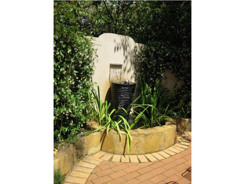 11 Mosman Place, Narrabundah ACT 2604