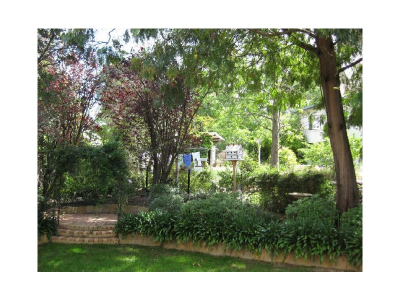 11 Mosman Place, Narrabundah ACT 2604