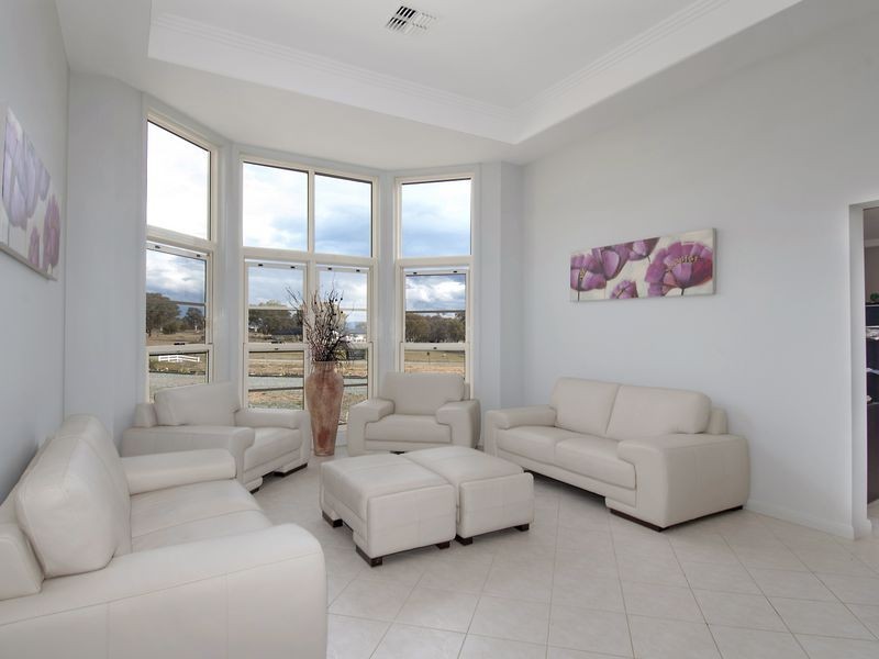 8 Mackenzie Road, Royalla NSW 2620