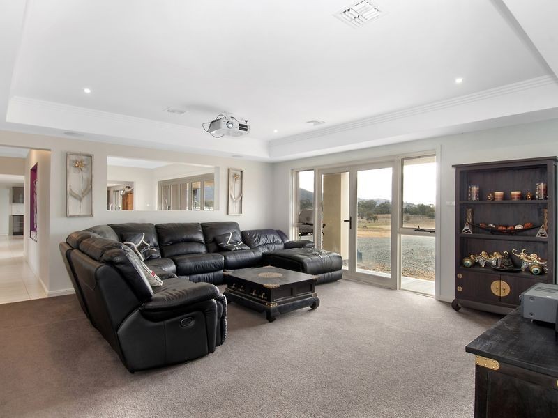 8 Mackenzie Road, Royalla NSW 2620