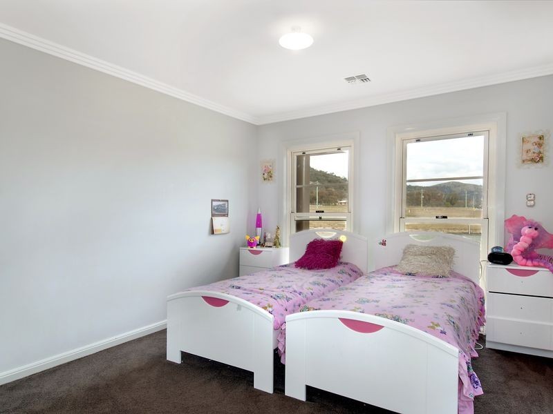 8 Mackenzie Road, Royalla NSW 2620