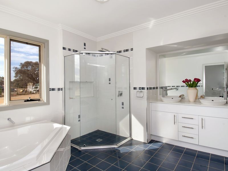 8 Mackenzie Road, Royalla NSW 2620