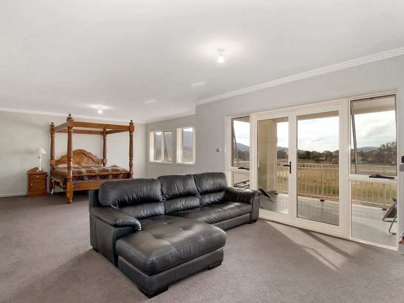 8 Mackenzie Road, Royalla NSW 2620