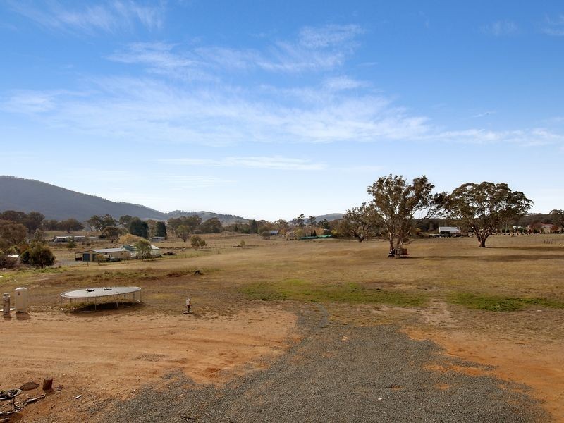 8 Mackenzie Road, Royalla NSW 2620