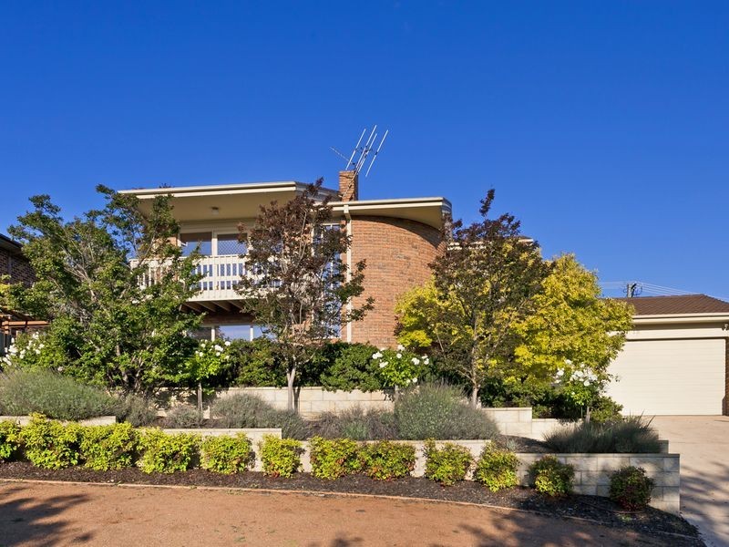 12 Whitty Crescent, Isaacs ACT 2607