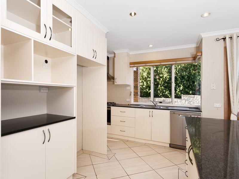 12 Whitty Crescent, Isaacs ACT 2607