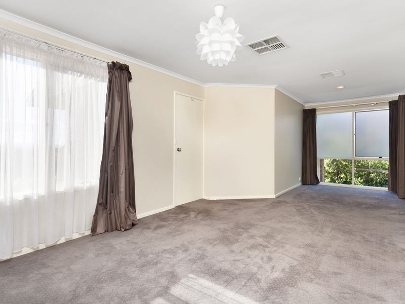 12 Whitty Crescent, Isaacs ACT 2607