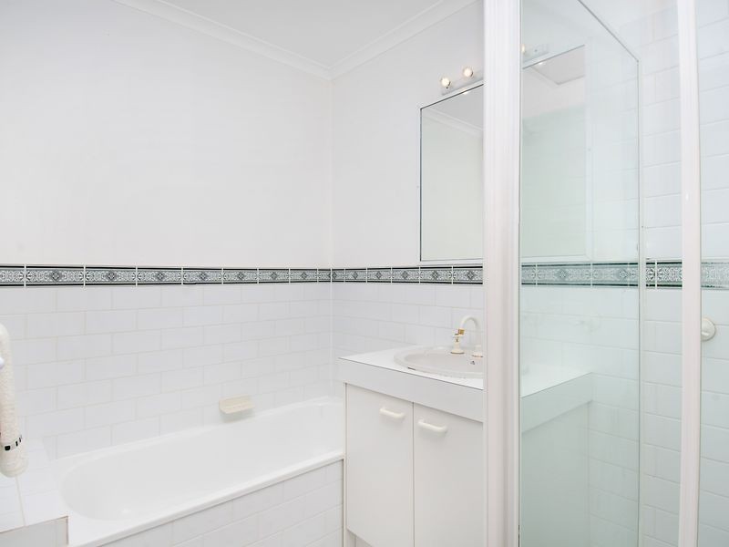 1/72 Brudenell Drive, Jerrabomberra NSW 2619