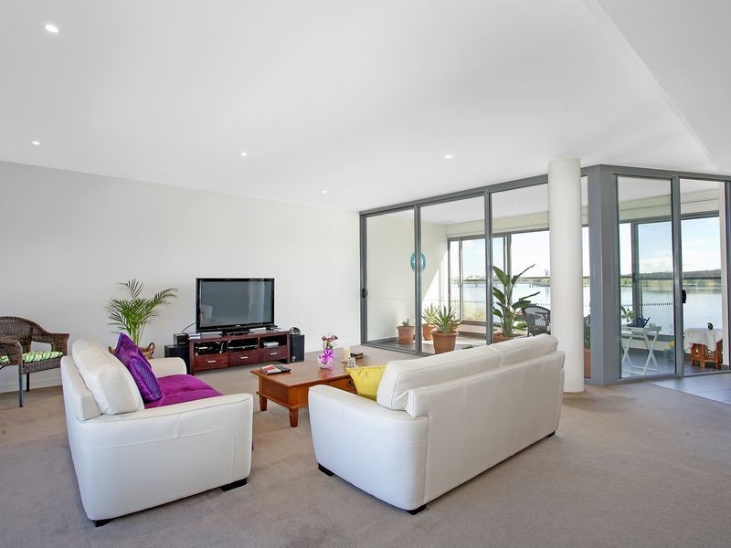 Unit 97/13 Eastlake Parade, Kingston ACT 2604