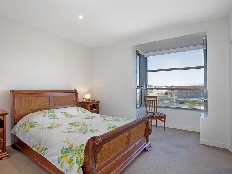 Unit 97/13 Eastlake Parade, Kingston ACT 2604