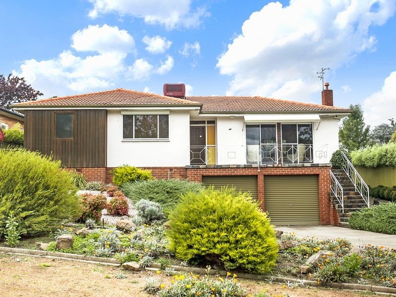 4 Mahon Place, Hughes ACT 2605