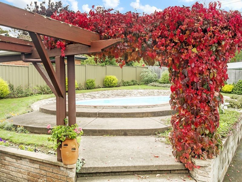 4 Mahon Place, Hughes ACT 2605