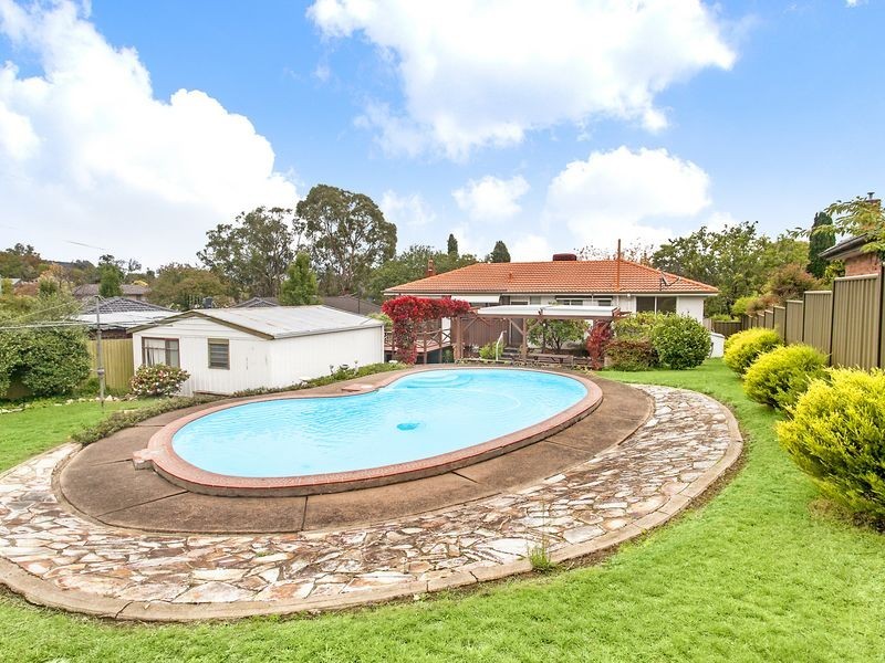 4 Mahon Place, Hughes ACT 2605