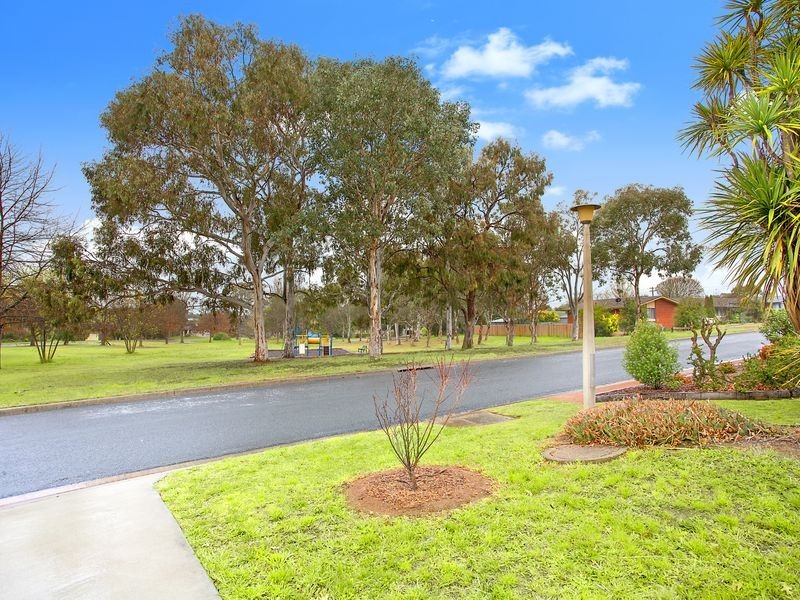 45 De Graaff Street, Holder ACT 2611