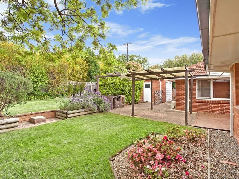 8 Caley Crescent, Narrabundah ACT 2604