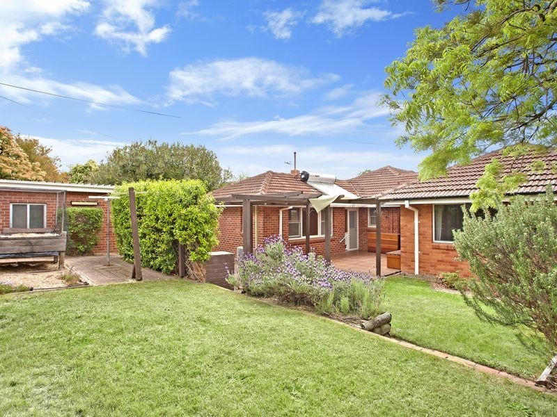 8 Caley Crescent, Narrabundah ACT 2604