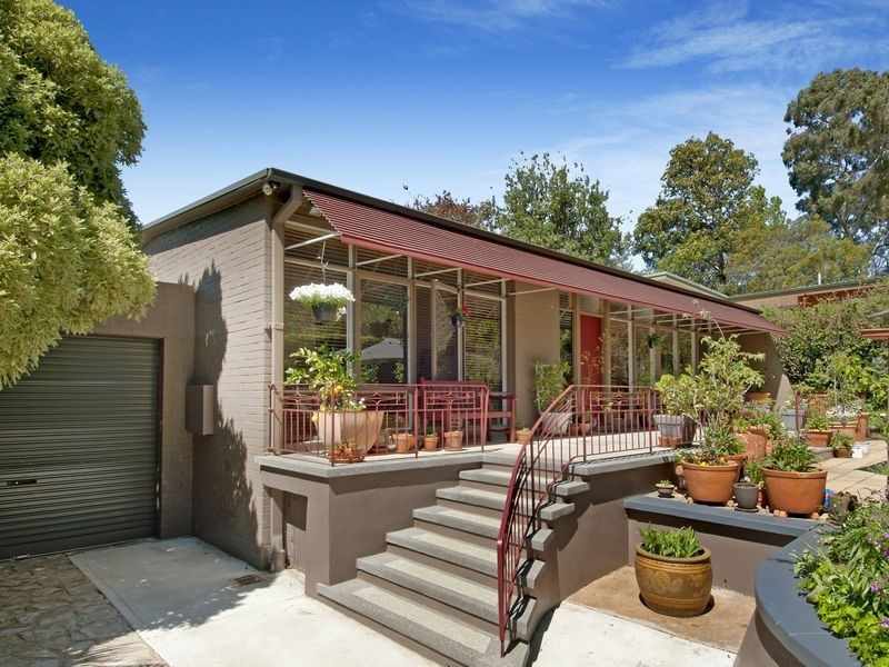 9 Mosman Place, Narrabundah ACT 2604