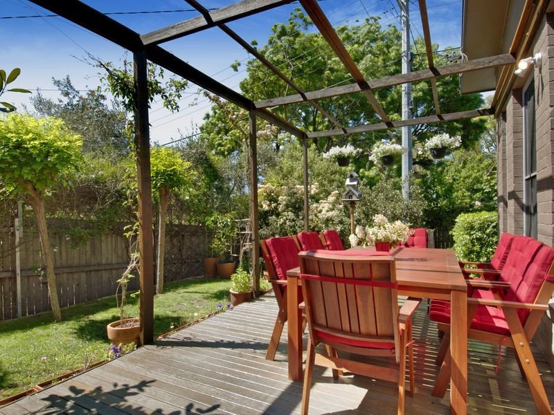 9 Mosman Place, Narrabundah ACT 2604