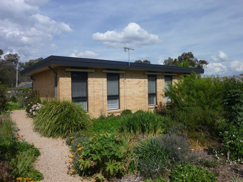 4 Feltus Place, Kambah ACT 2902