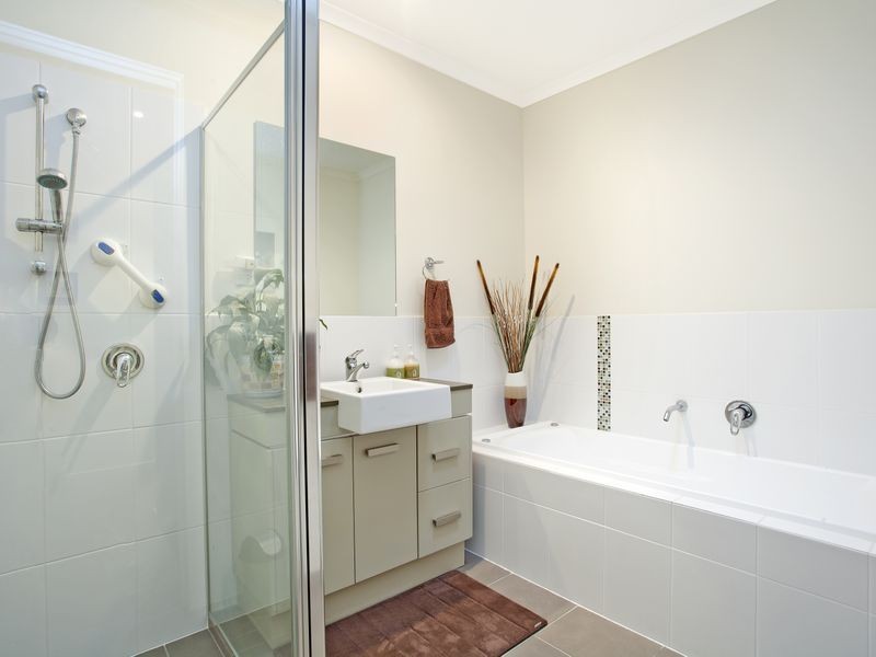 2/31 Tallara Parkway, Narrabundah ACT 2604