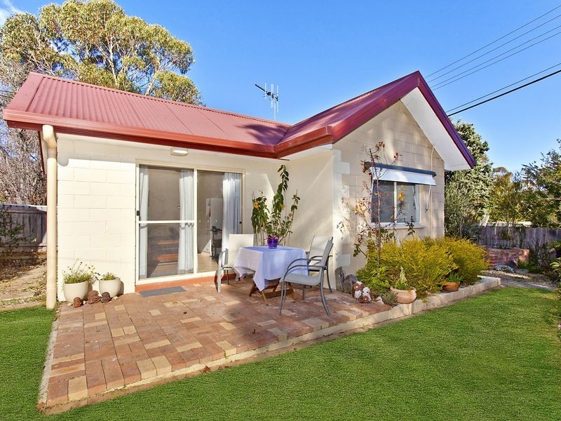12 Shore Place, Weston ACT 2611
