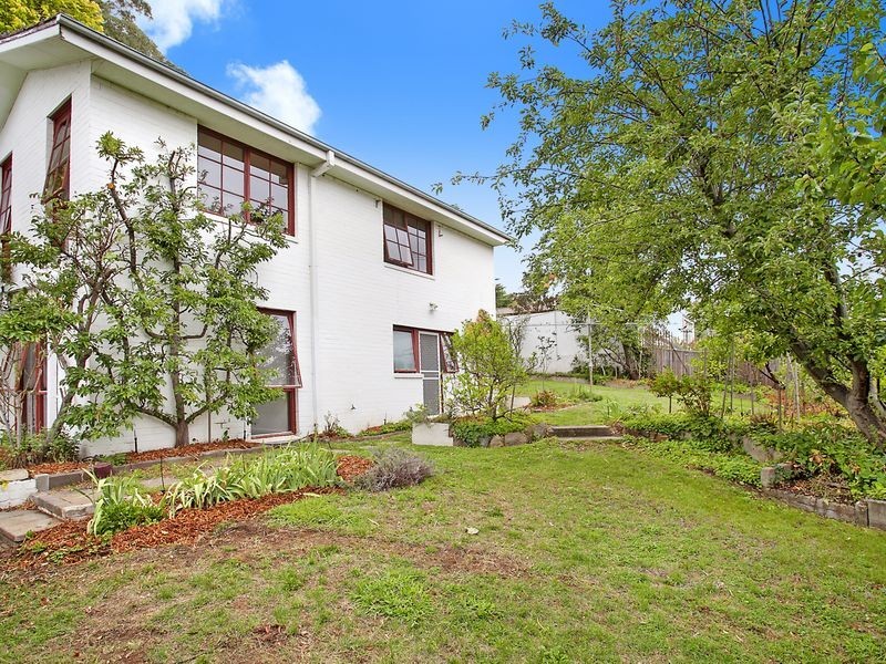 12 Beauchamp Street, Deakin ACT 2600