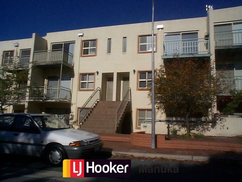 16 Bootle Place, Phillip ACT 2606