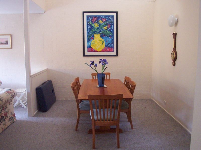 16 Bootle Place, Phillip ACT 2606