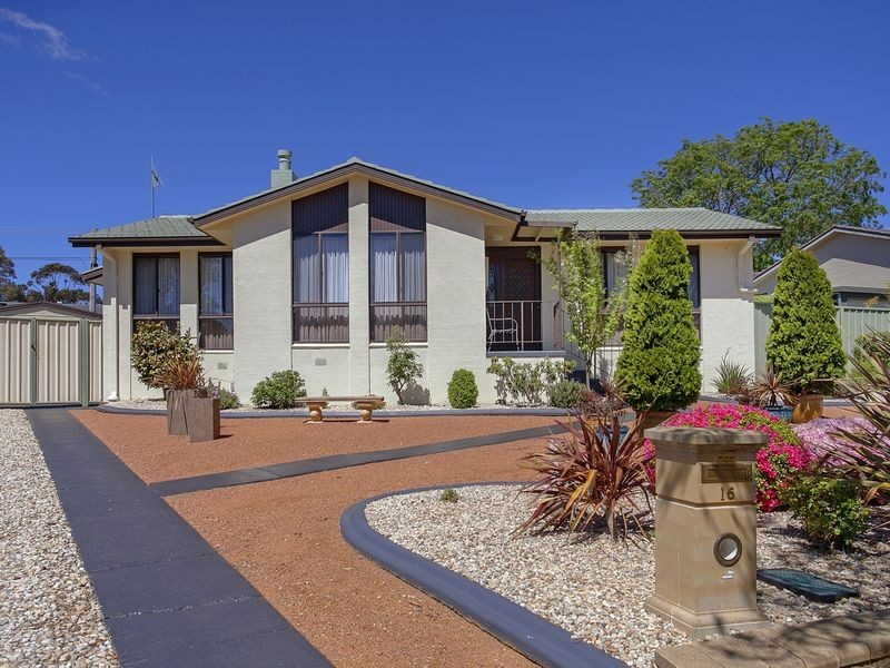 16 Draper Crescent, Higgins ACT 2615