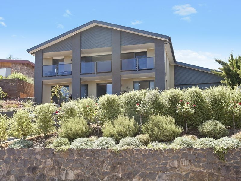 418 Bugden Avenue, Fadden ACT 2904