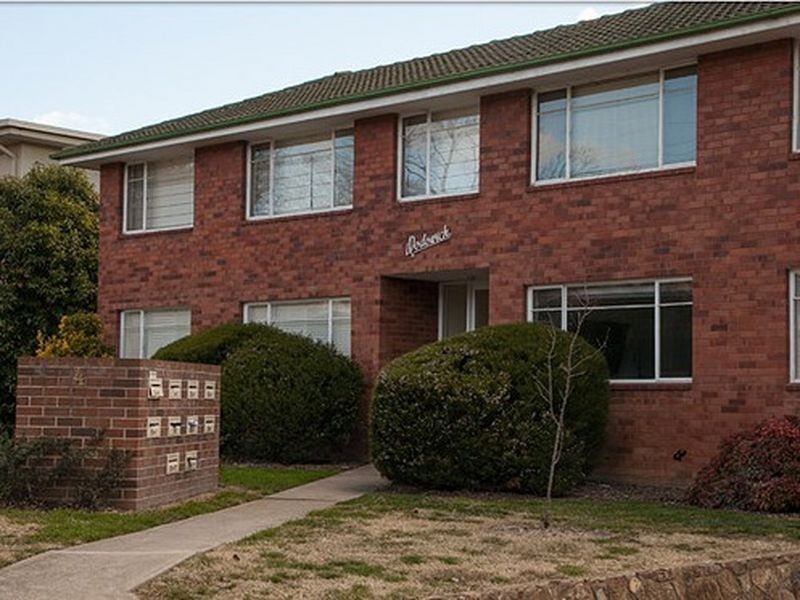 2/4 Nuyts Street, Red Hill ACT 2603