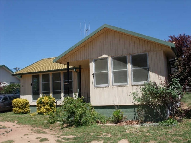 10 Arunta Street, Narrabundah ACT 2604