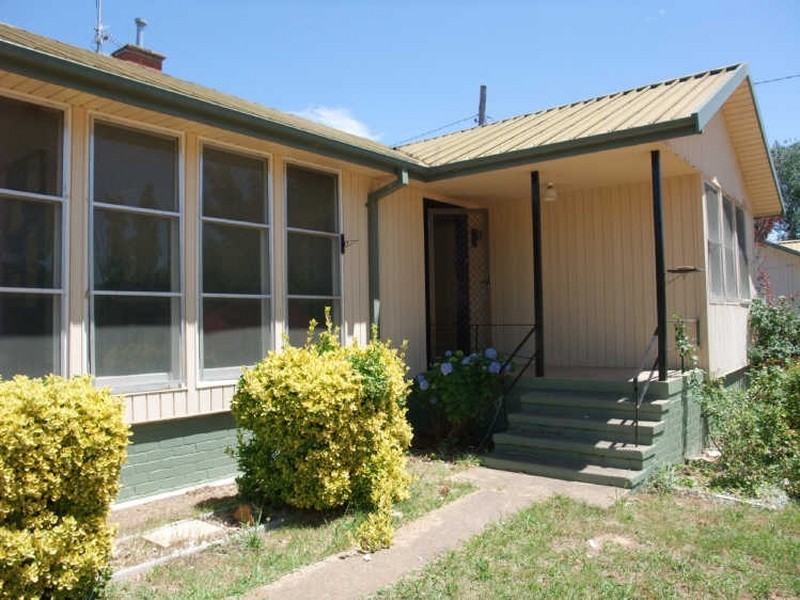 10 Arunta Street, Narrabundah ACT 2604