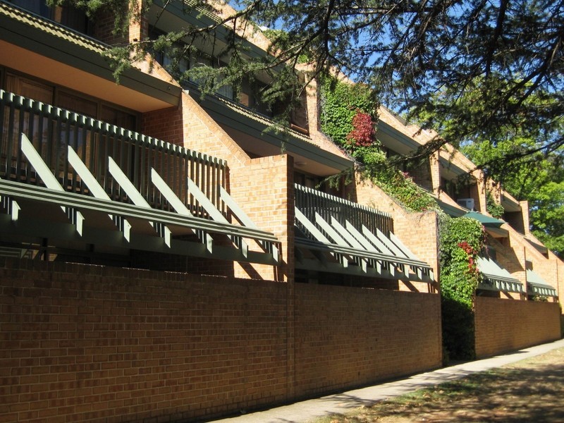 10/19 Howitt Street entrance via Daw, Kingston ACT 2604
