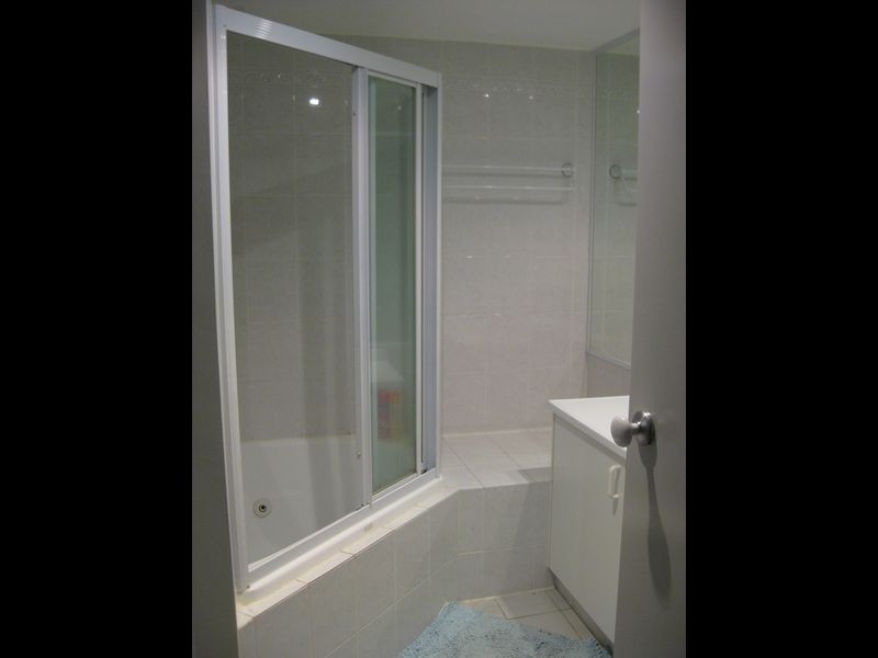 10/19 Howitt Street entrance via Daw, Kingston ACT 2604