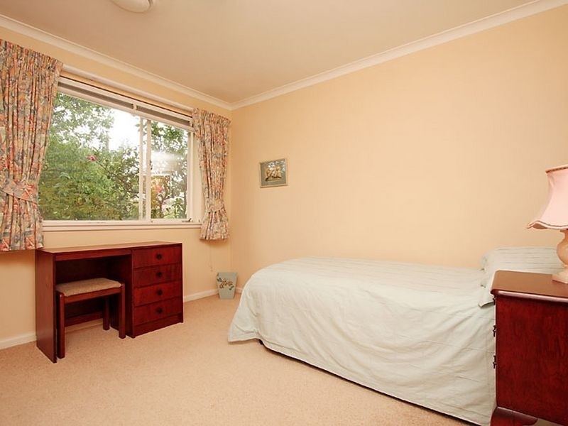 12 Birdwood Street, Hughes ACT 2605
