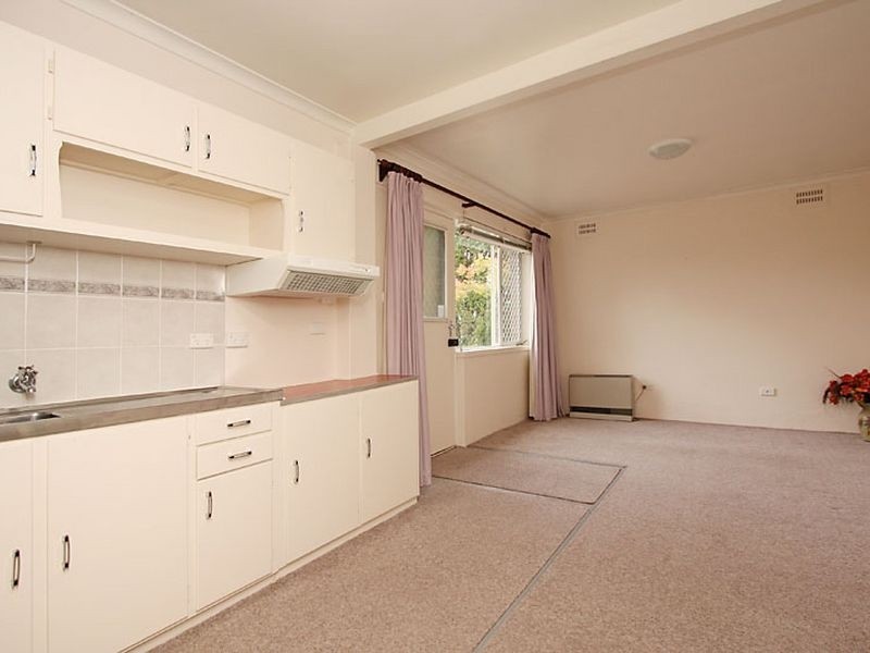 12 Birdwood Street, Hughes ACT 2605