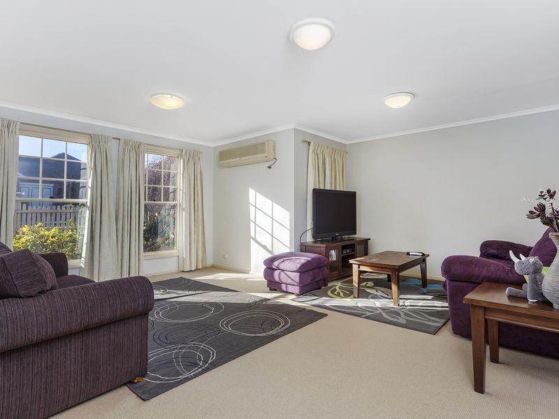 10 Rosewood Glen, Jerrabomberra NSW 2619