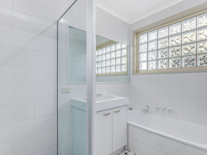 10 Rosewood Glen, Jerrabomberra NSW 2619