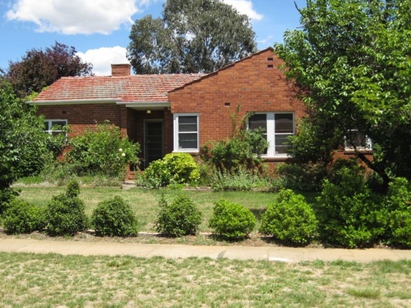 12 McKinlay Street, Narrabundah ACT 2604