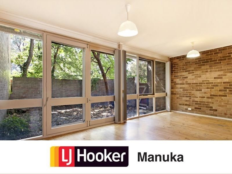 17 Barnet Close, Phillip ACT 2606