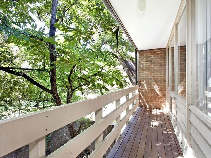 17 Barnet Close, Phillip ACT 2606