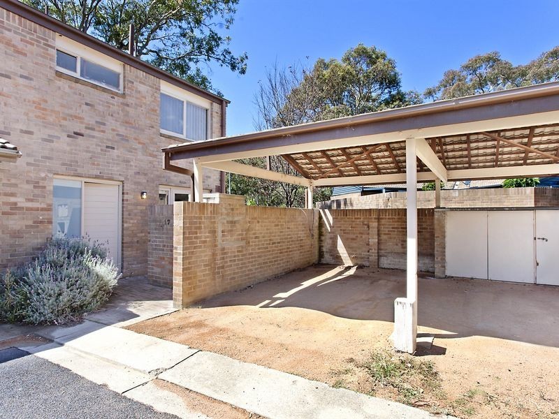 17 Barnet Close, Phillip ACT 2606