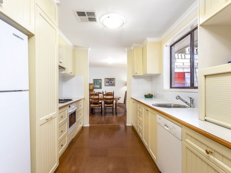 18 Dale Circuit, Kambah ACT 2902